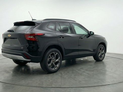 Used 2025 Chevrolet Trax LT w/ LT Convenience Package FWD image 9
