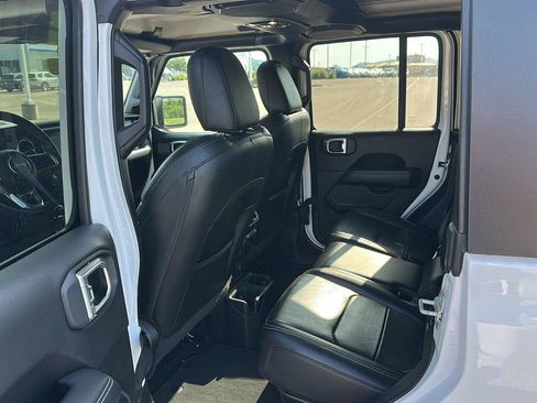 Used 2020 Jeep Gladiator Overland AWD/4WD image 21