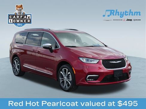 Used 2026 Chrysler Pacifica Pinnacle AWD/4WD image 1