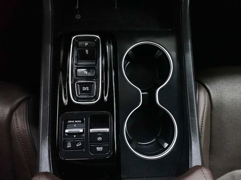 Used 2025 Honda Pilot Elite image 23