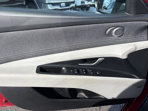 Used 2025 Hyundai Elantra Limited image 24