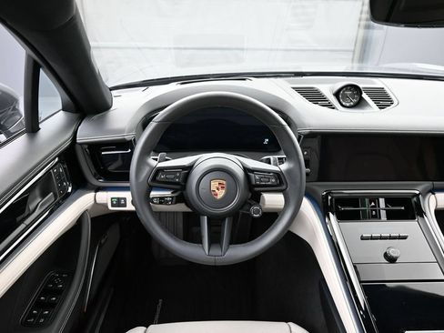 Certified 2025 Porsche Panamera 4S AWD/4WD image 18