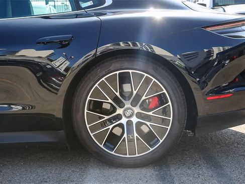 Used 2022 Porsche Taycan 4S image 11