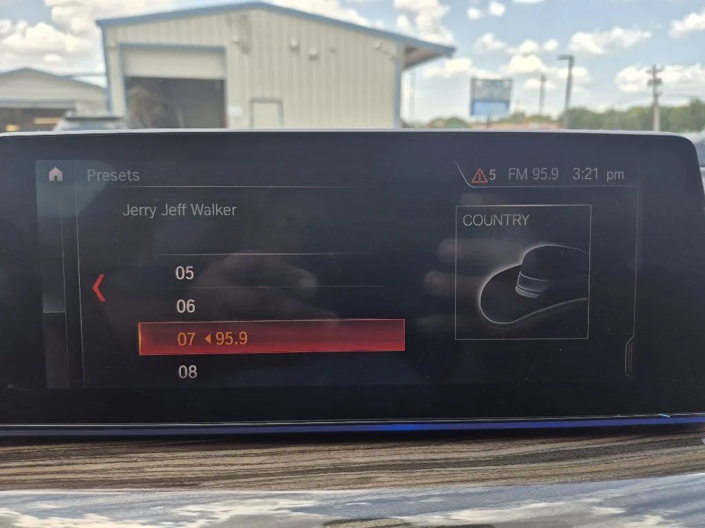 Used 2019 BMW 530e w/ Convenience Package RWD image 30