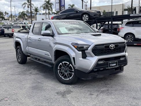 Used 2024 Toyota Tacoma TRD Off-Road image 2