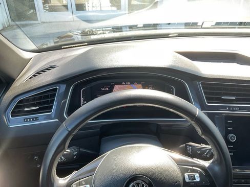 Used 2021 Volkswagen Tiguan SEL Premium R-Line image 25