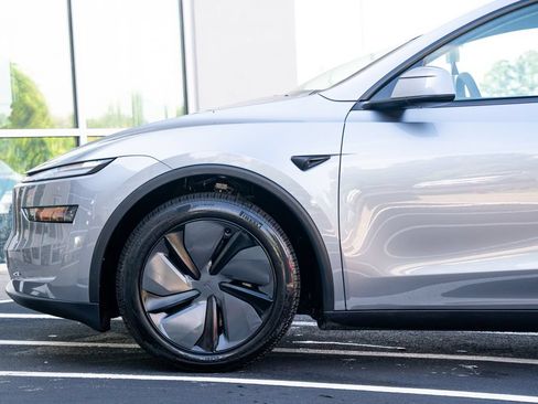 Used 2026 Tesla Model Y Long Range AWD/4WD image 22
