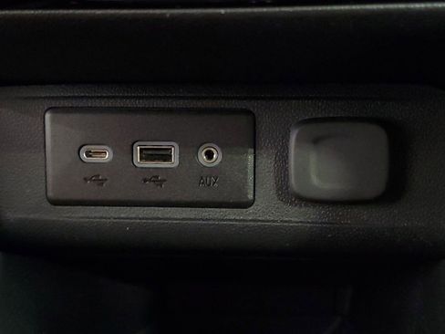 Used 2023 Buick Encore GX Select w/ Sport Touring Package FWD image 22