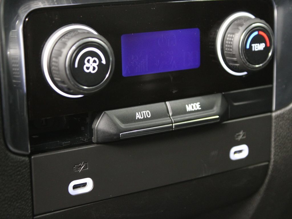 Used 2021 Chevrolet Suburban Z71 AWD/4WD image 17