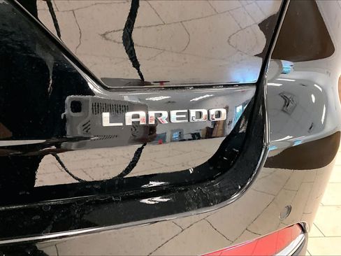 Used 2023 Jeep Grand Cherokee Laredo AWD/4WD image 29