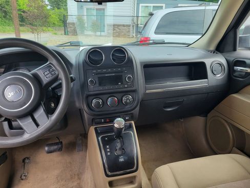 Used 2015 Jeep Patriot Sport AWD/4WD image 6