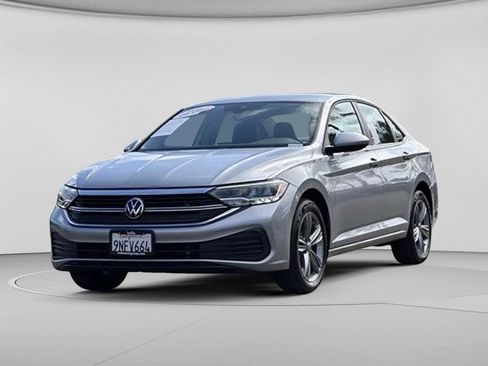 Used 2024 Volkswagen Jetta SE FWD image 5