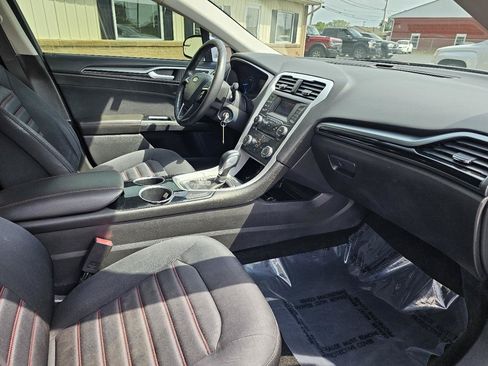 Used 2013 Ford Fusion SE FWD image 19