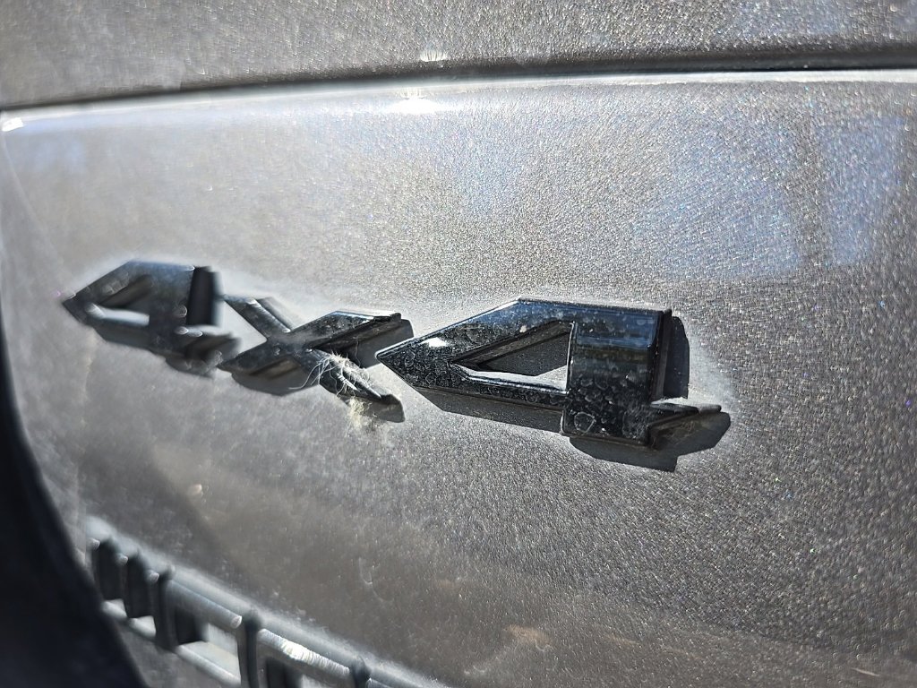 Used 2024 Jeep Grand Cherokee Limited w/ Black Appearance Package AWD/4WD image 16