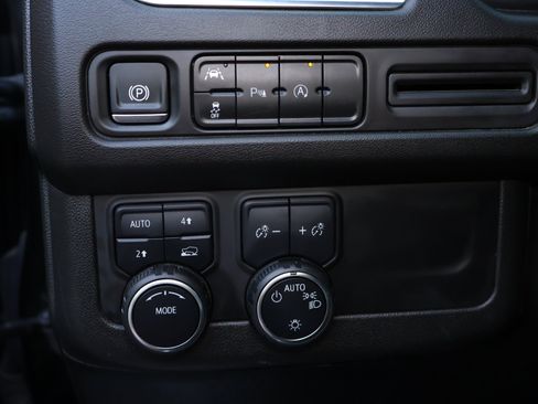 Used 2024 Chevrolet Suburban LT AWD/4WD image 13