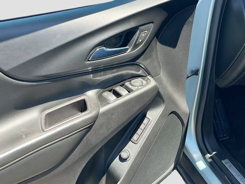 Used 2022 Chevrolet Equinox Premier FWD image 17