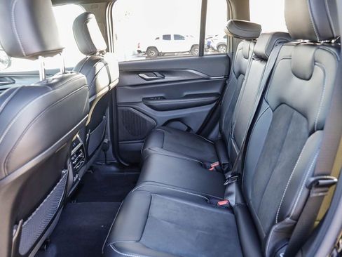 New 2025 Jeep Grand Cherokee Altitude image 20