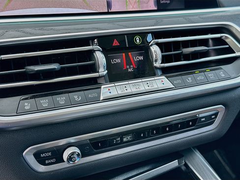 Used 2020 BMW X7 xDrive40i w/ Premium Package AWD/4WD image 16