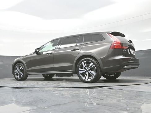 Used 2025 Volvo V60 B5 Cross Country Plus AWD/4WD image 31