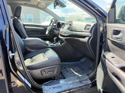 Used 2017 Toyota Highlander XLE w/ Carpet Mat Package AWD/4WD image 29