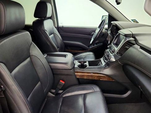 Used 2020 Chevrolet Suburban LT AWD/4WD image 25