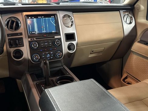 Used 2017 Ford Expedition XLT w/ Equipment Group 202A RWD image 27