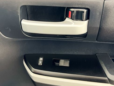 Used 2018 Toyota Tundra SR5 image 31