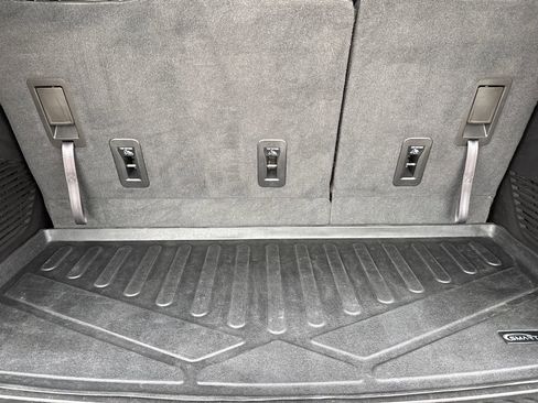 Used 2023 GMC Yukon SLT RWD image 10