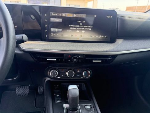 Used 2025 Nissan Kicks SV FWD image 32