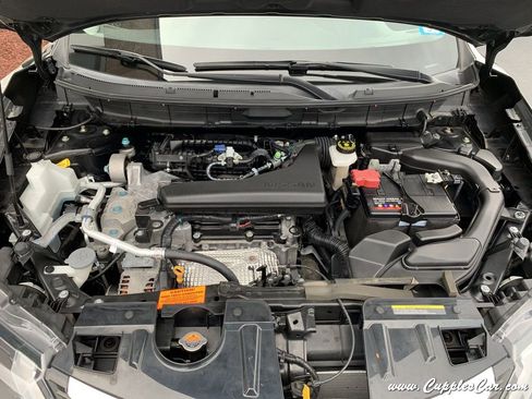 Used 2017 Nissan Rogue SV w/ SV Premium Package AWD/4WD image 13