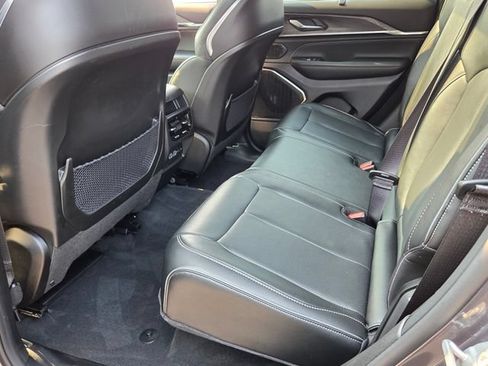 Used 2025 Jeep Grand Cherokee Overland w/ Luxury Tech Group IV AWD/4WD image 12