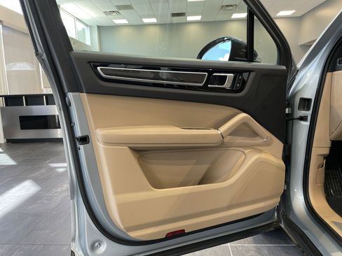 Used 2022 Porsche Cayenne E-Hybrid image 13