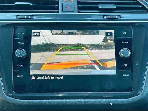 Used 2022 Volkswagen Tiguan SE R-Line image 13