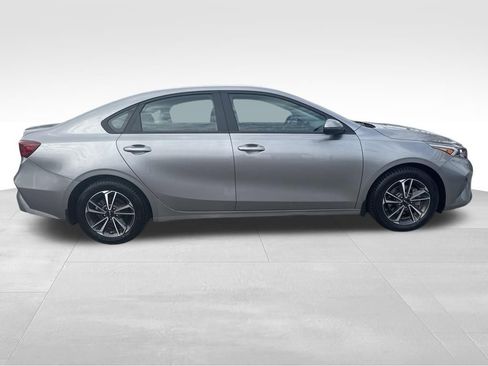 Used 2023 Kia Forte LXS w/ LXS Technology Package FWD image 4