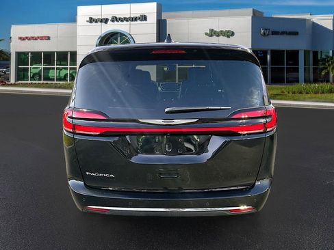 New 2026 Chrysler Pacifica Select image 6