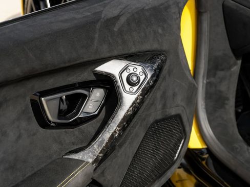 Used 2018 Lamborghini Huracan Performante image 36