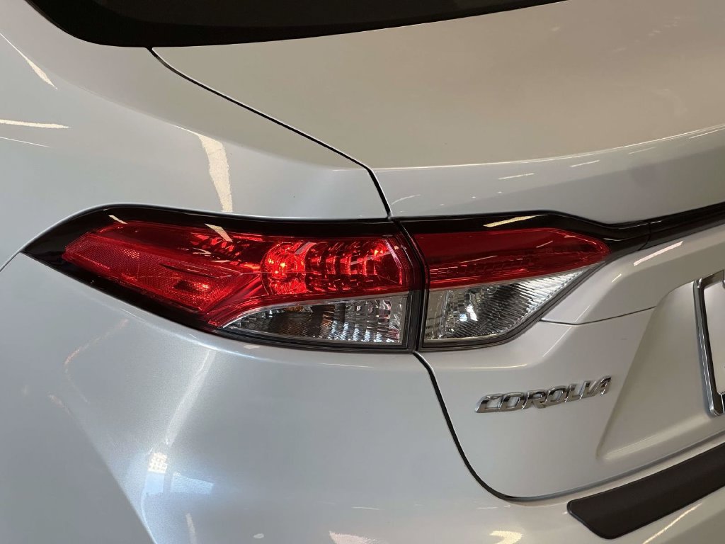 Used 2022 Toyota Corolla LE w/ LE Convenience Package FWD image 12