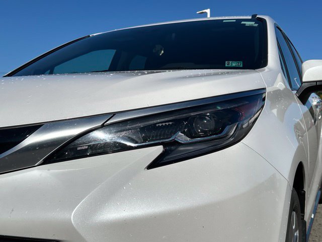 Used 2024 Toyota Sienna Platinum AWD/4WD image 10