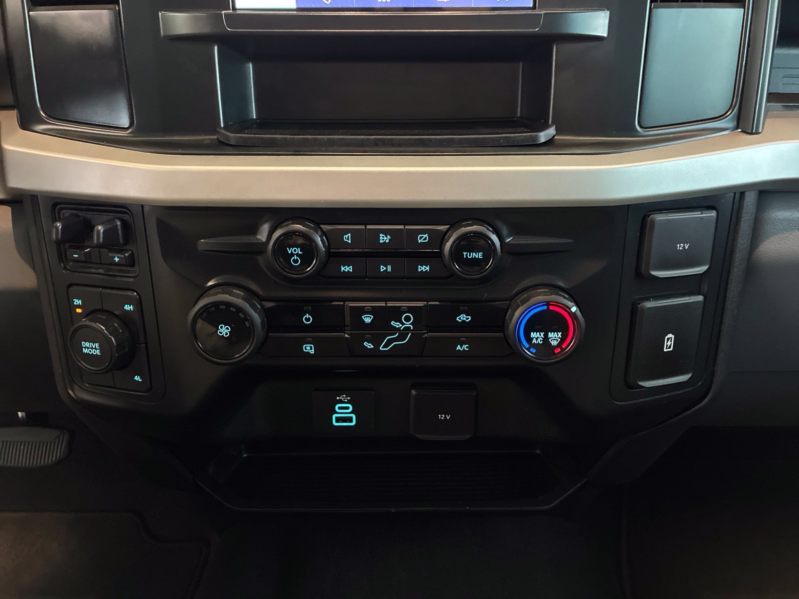 Used 2024 Ford F250 XL w/ STX Appearance Package AWD/4WD image 25