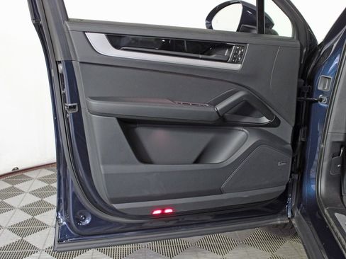 Certified 2025 Porsche Cayenne S image 15