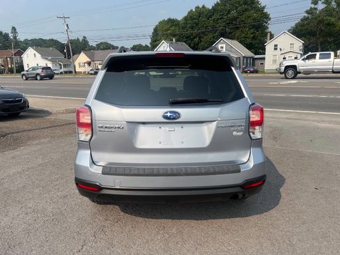 Used 2017 Subaru Forester 2.5i Premium w/ All-Weather Package image 4