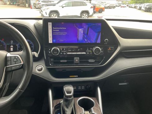 Used 2025 Toyota Highlander Limited image 7