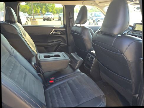 Used 2025 Mitsubishi Outlander SE AWD/4WD image 19