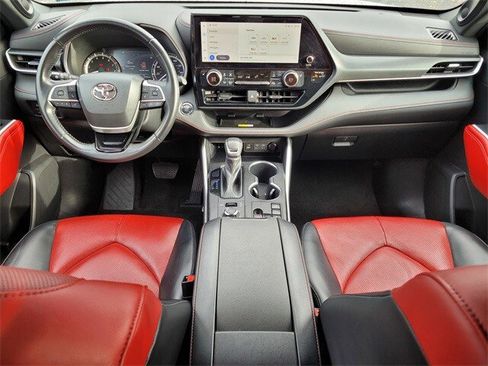 Used 2023 Toyota Highlander L image 14