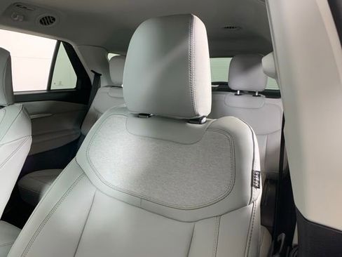 Used 2025 Ford Explorer Active w/ Active Comfort Package image 18