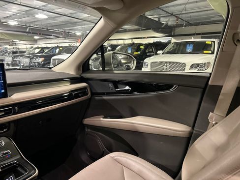 Used 2023 Lincoln Nautilus AWD w/ Premium Package image 26