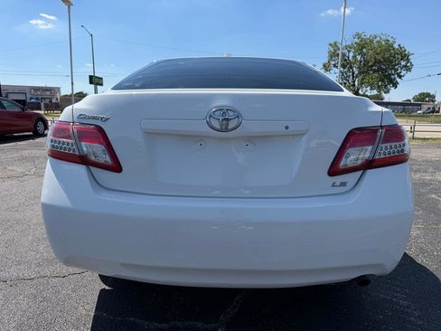 Used 2011 Toyota Camry LE FWD image 6