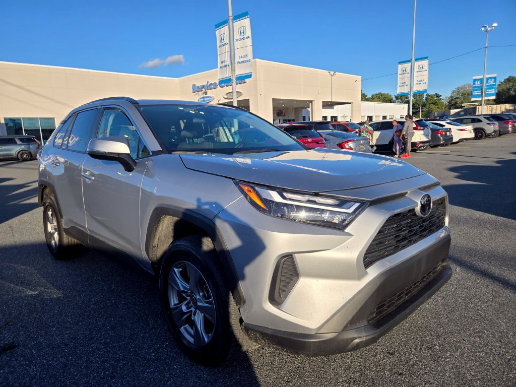 Used 2025 Toyota RAV4 XLE FWD image 3