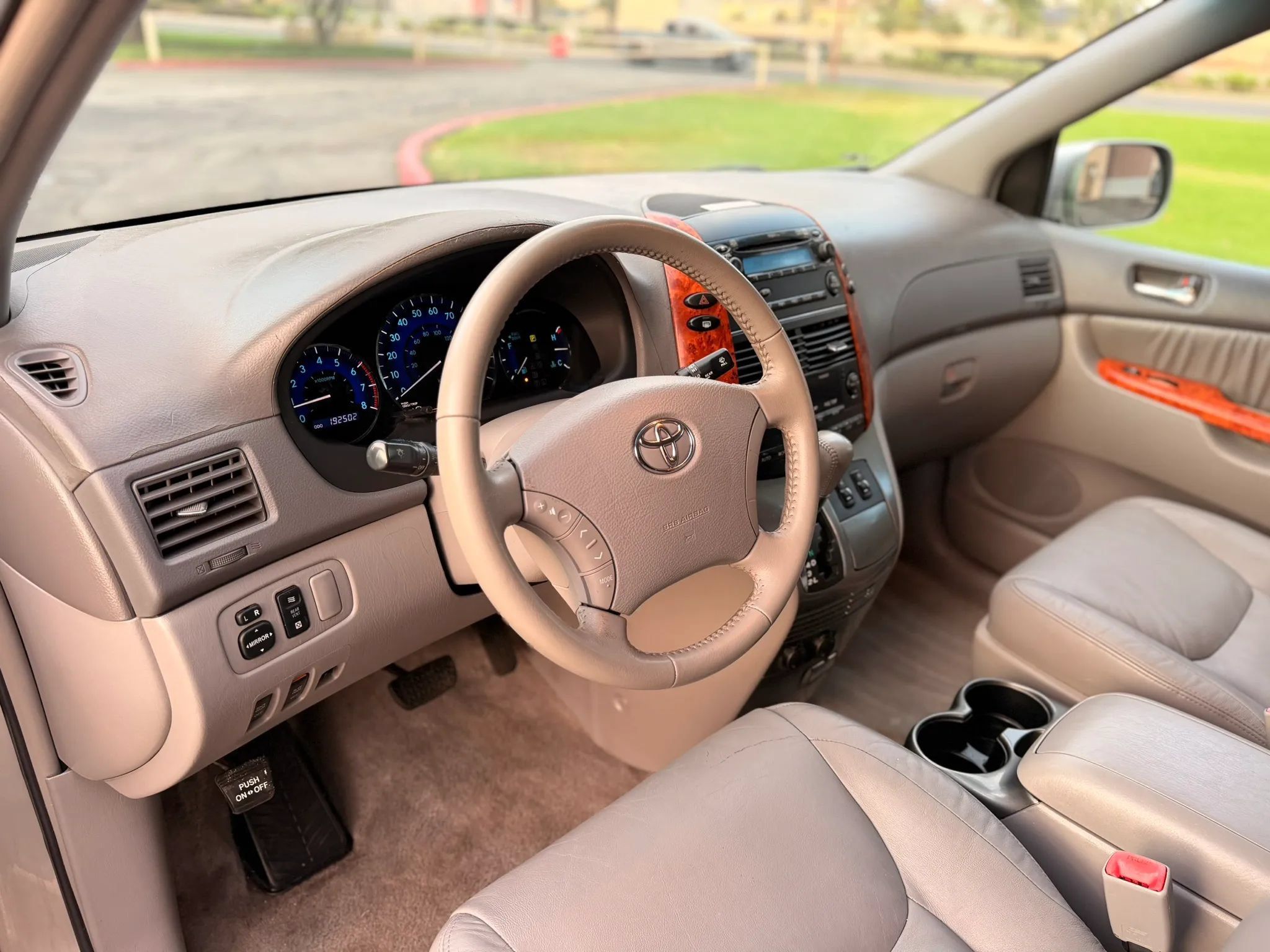 Used 2006 Toyota Sienna XLE w/ XLE Pkg 6 FWD image 11