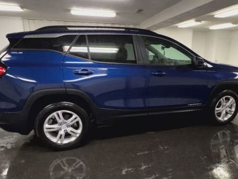 Certified 2022 GMC Terrain SLE w/ Driver Convenience Package image 9